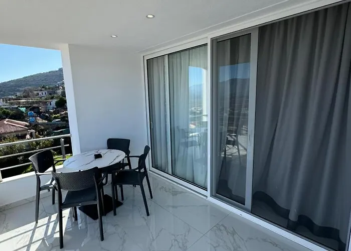 Luxurious Getaway Gjashtë