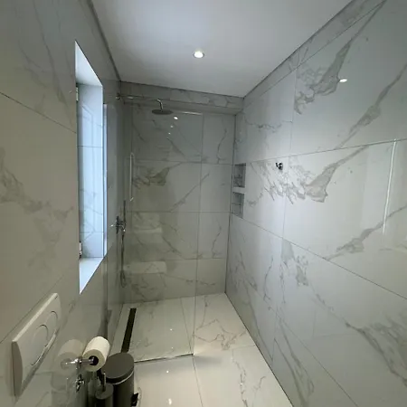 Luxurious Getaway Apartamento Gjashtë
